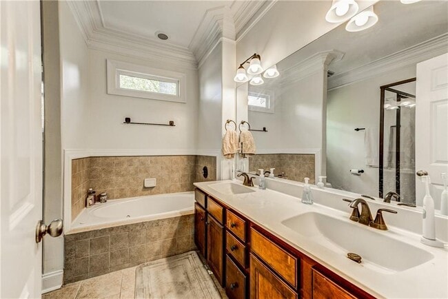 Building Photo - 1829 Sylvan Ridge Dr SW