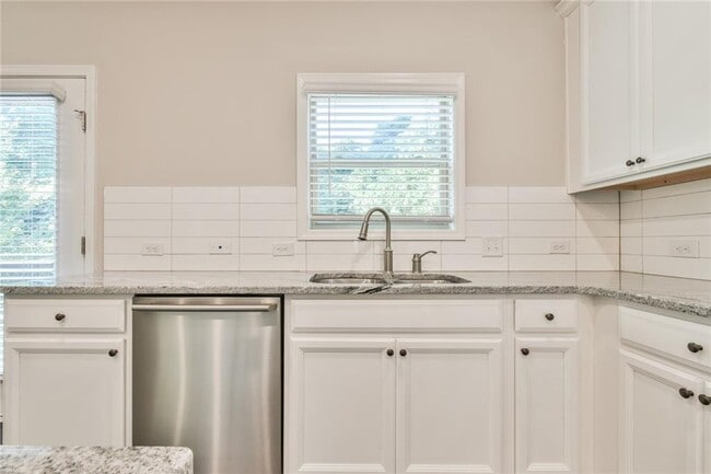 Building Photo - 377 Provenance Dr