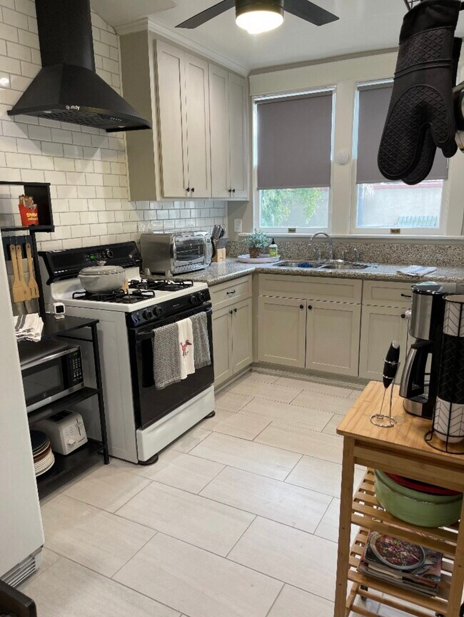 Fully equipped kitchen - 1745 E 1st St