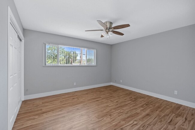 Building Photo - 1141-1161 Oak Avenue