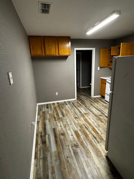 Building Photo - 501 Steven St