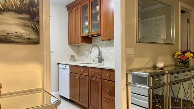 Building Photo - 3 Oakwood Dr