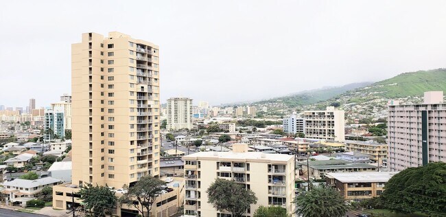Building Photo - Iolani Court Plaza, Kapiolani, Renovated 1 Bederoom 1 Bathroom 1 Parking Condominium Centrally Lo...