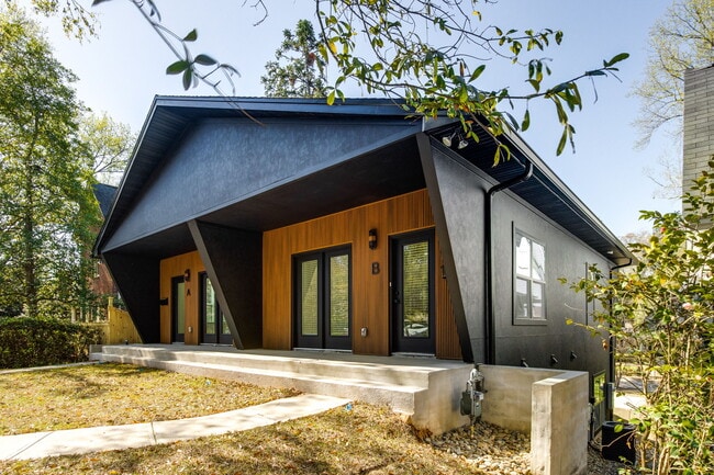 Building Photo - 133 Harden St