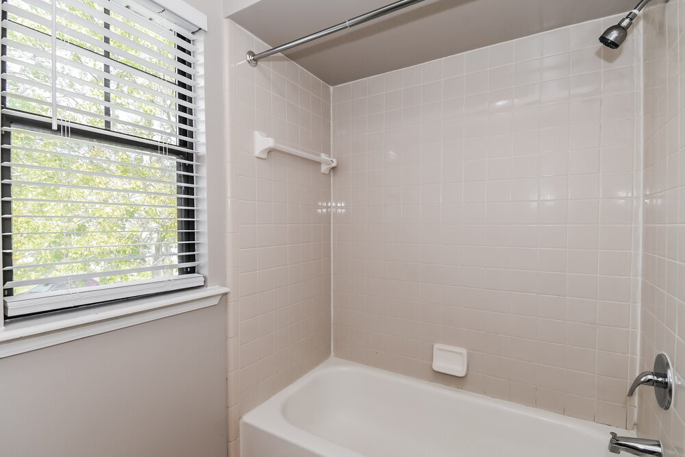 Building Photo - 4030 Laurelwood Dr