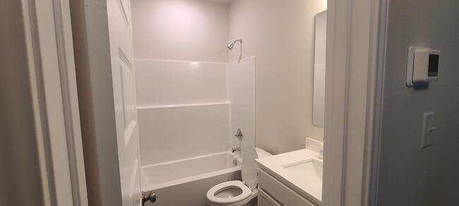 Building Photo - 4 Bedroom House in Sterling Ridge