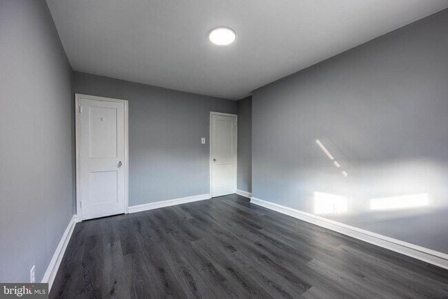 Building Photo - 1150 Devereaux Ave
