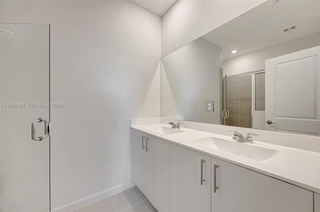 Building Photo - 2546 SE 29th St