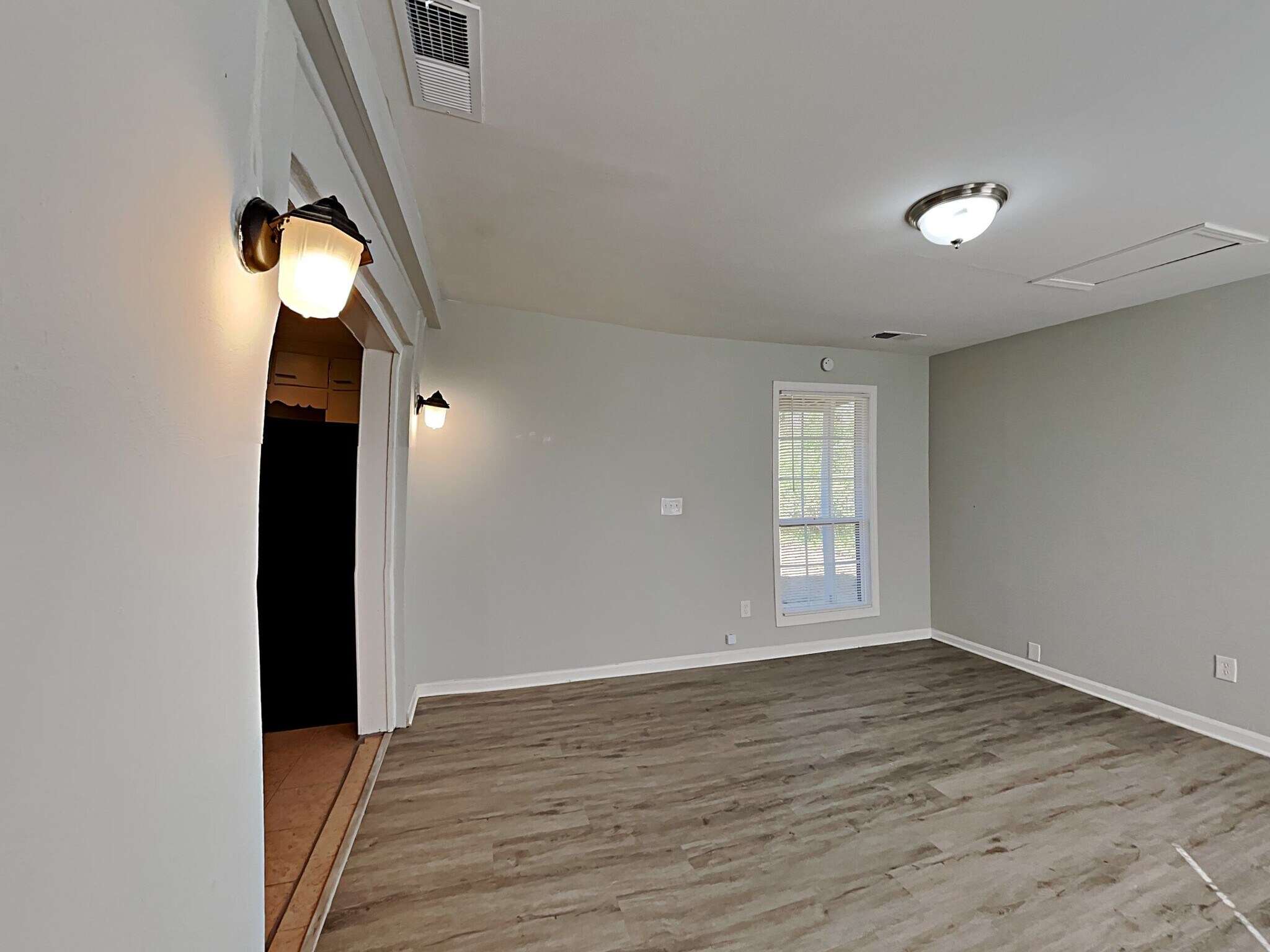 Building Photo - 2611 Lake Harbin Rd
