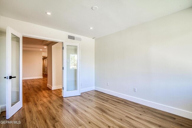 Building Photo - 1210 La Cruz Dr