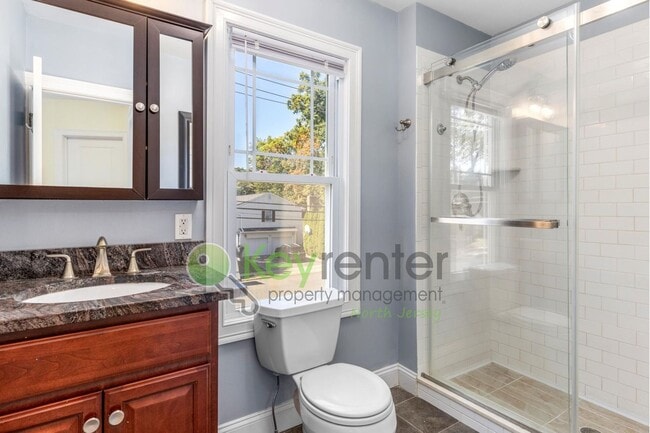 Building Photo - Beautiful 4-Bedroom Home with Fenced Yard ...