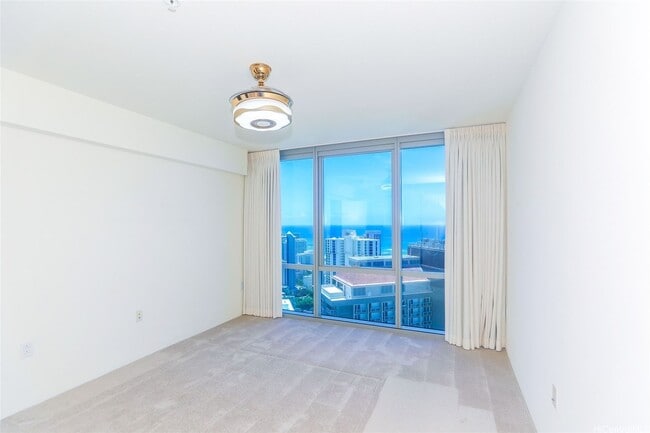 Building Photo - Priced Low to Sell!! Top floor with floor to ceiling windows to enhance the spectacular ocean