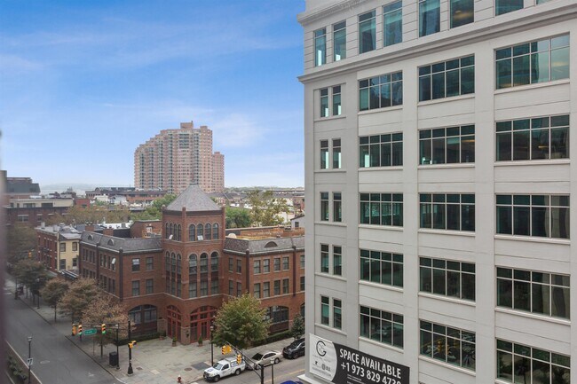 Building Photo - 99 Hudson St