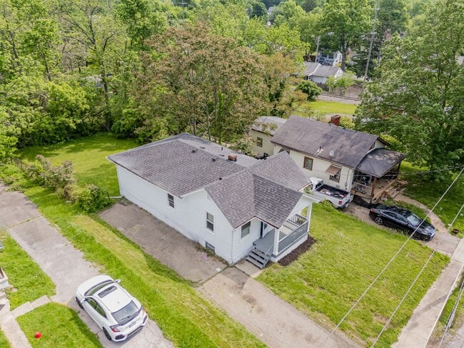 Building Photo - 3728 Standish Ave