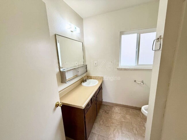 Building Photo - 1248 W 19th St