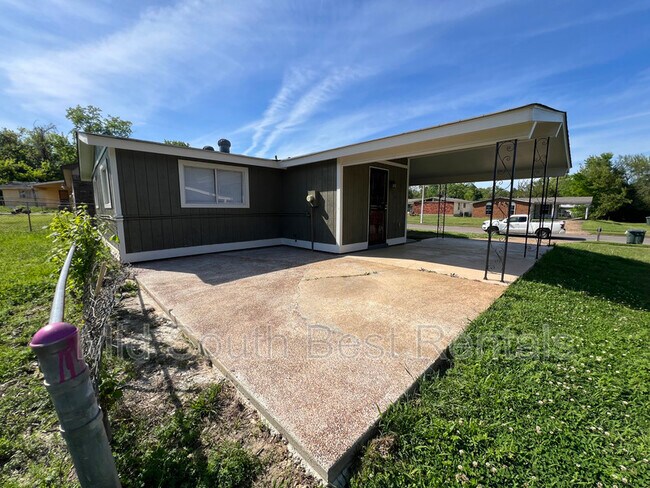 Building Photo - 481 Tuton Cove