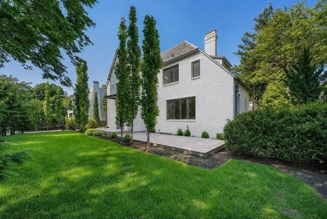 Building Photo - 59 Fresh Pond Ln