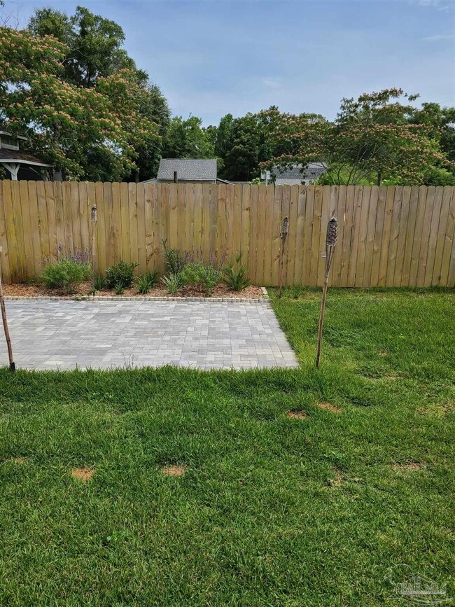 Building Photo - 715 W Ensley St