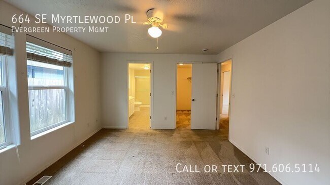 Building Photo - 664 SE Myrtlewood Pl