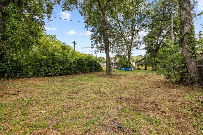 Building Photo - Newly Renovated 4 Bedroom 2 Bathroom Home