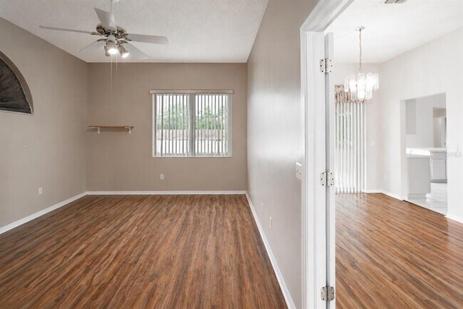 Building Photo - 10435 Crestfield Dr