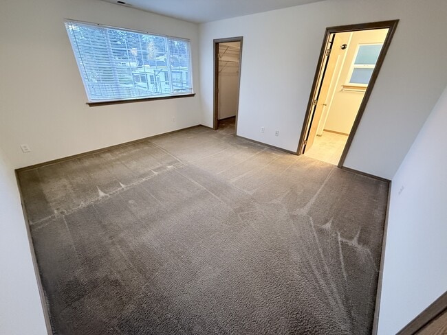 Building Photo - 502 91st Ave SE