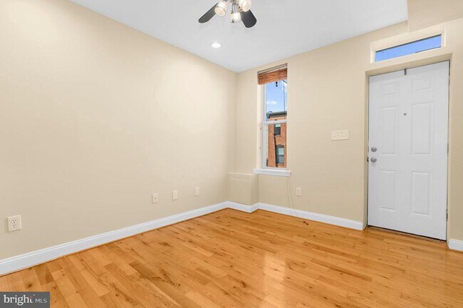 Building Photo - 1005 Baylis St