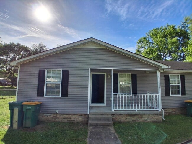 Building Photo - 821 Belle Dr