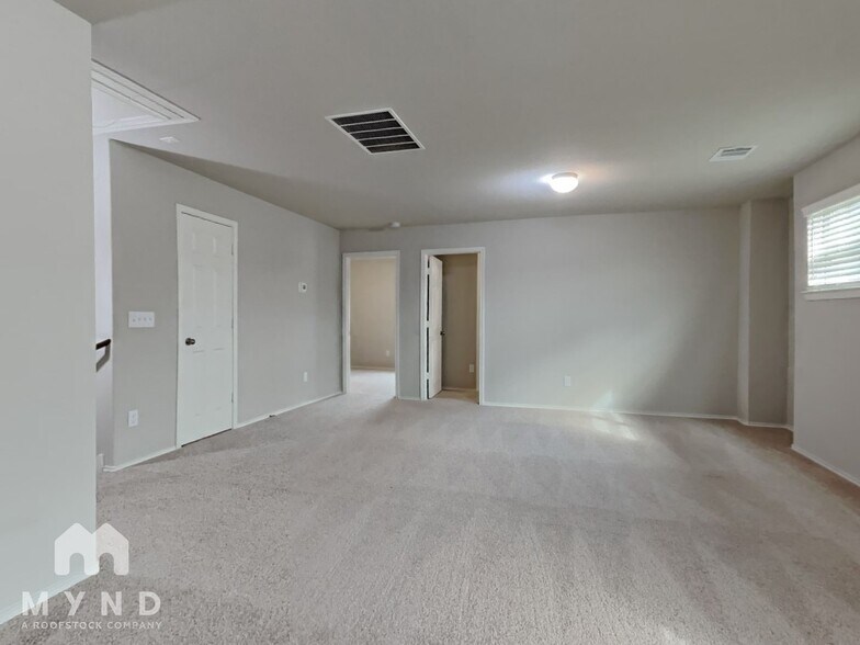 Building Photo - 4242 Stuebner Hl Dr