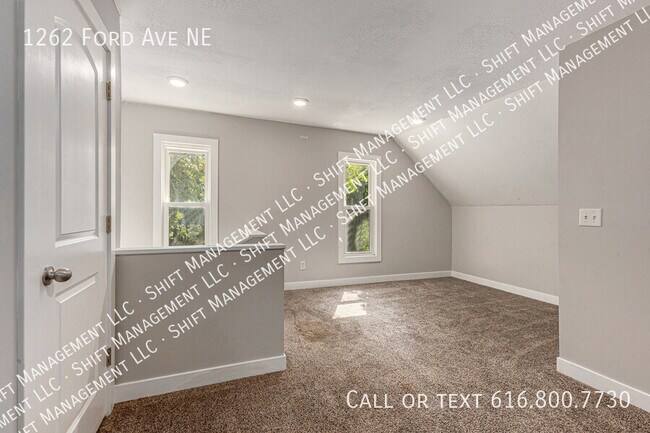 Building Photo - 1262 Ford Ave NE