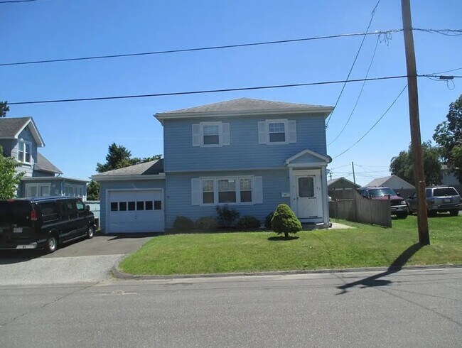 Building Photo - Single Family Lovely Home