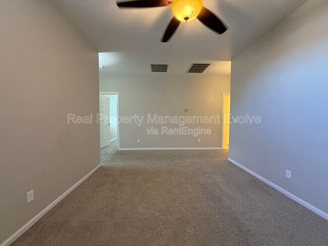 Building Photo - 13327 N 152nd Ave