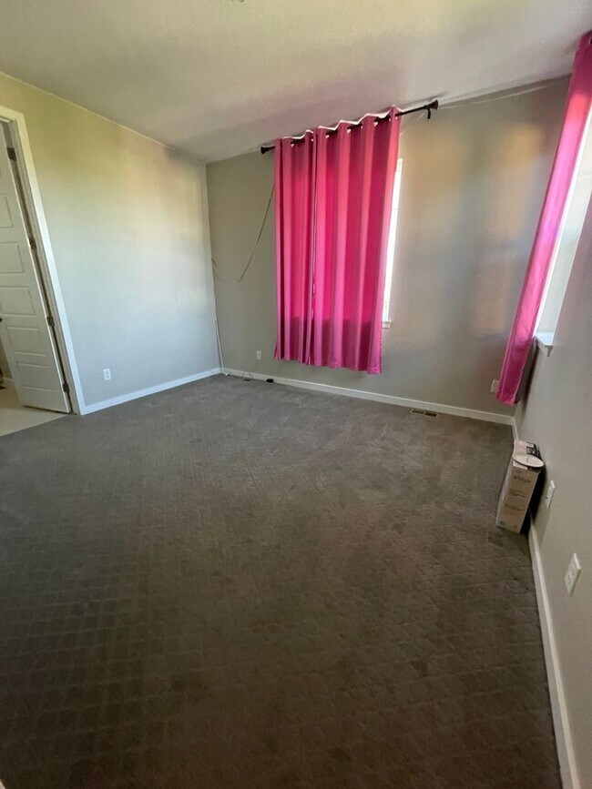 Building Photo - Gorgeous Colliers Hill Home