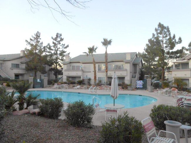 Building Photo - Spacious 2 Bedroom Condo in Gated Community