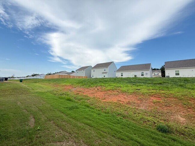 Building Photo - T.R. Lawing Realty Property