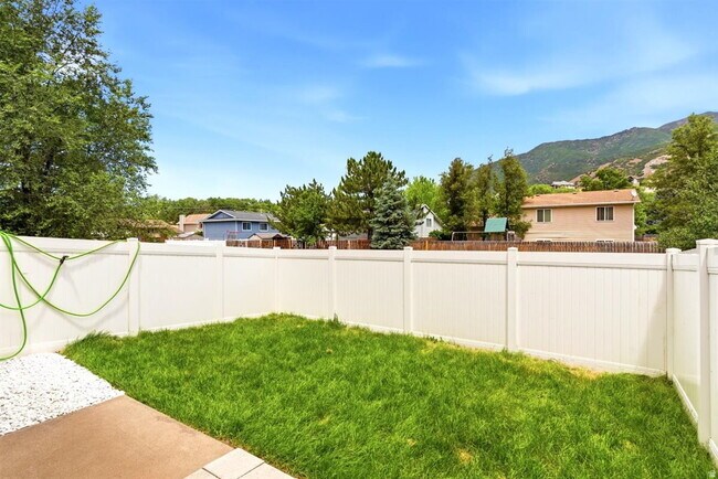 Building Photo - "Spacious 3-Bed Oasis with Fireplace & Modern Vinyl Touches in Ogden"