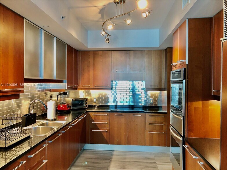 Building Photo - 3101 S Ocean Dr