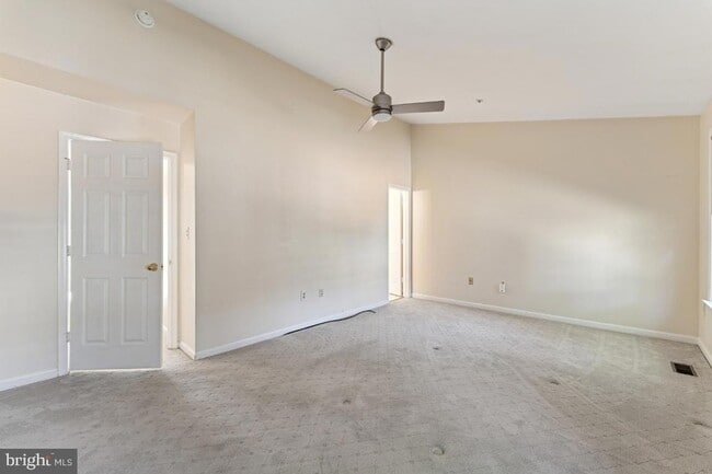 Building Photo - 127 College Station Dr