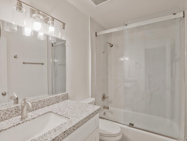 Building Photo - 220 S 7th St