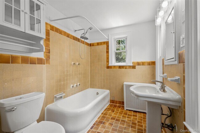 Building Photo - 121 Walworth Ave