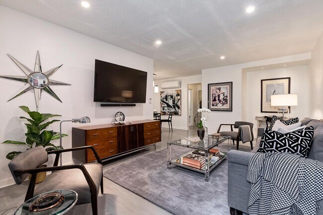 Building Photo - 1035 N Sierra Bonita Ave