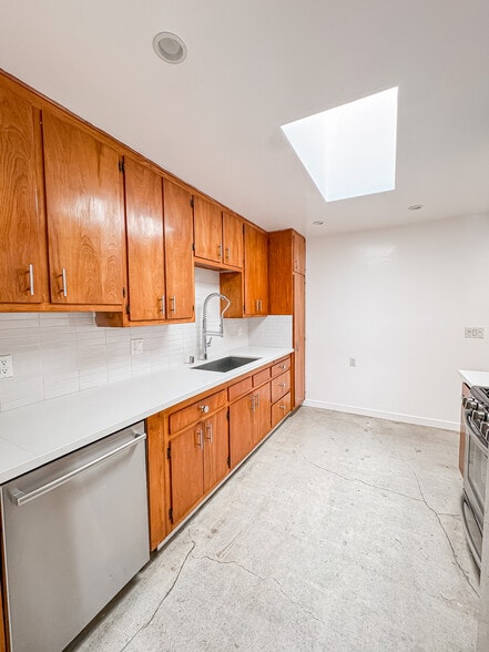 Building Photo - 3809 Floral Dr