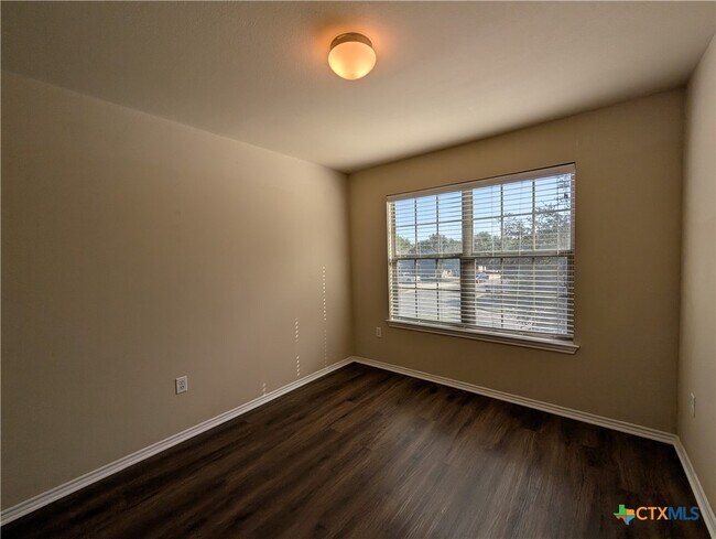 Building Photo - 957 Brown Rock Dr