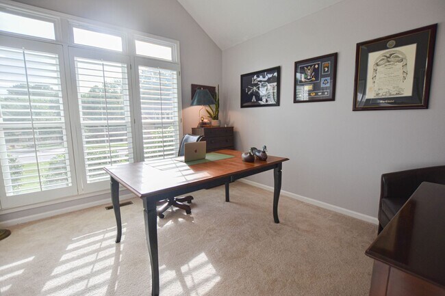 Building Photo - Pet Friendly Three Bedroom with Bonus!