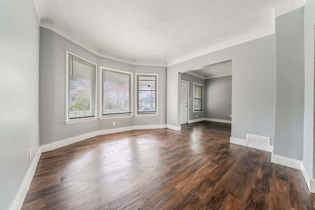 Building Photo - 2145 W 100th St