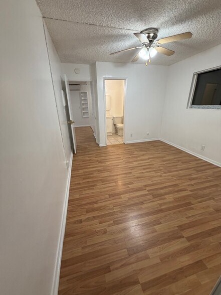 Building Photo - 1802 E Glenoaks Blvd