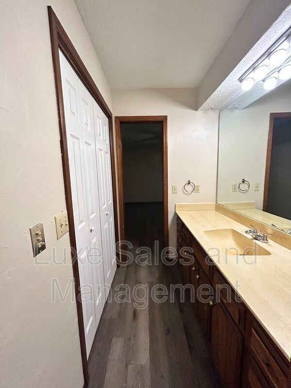 Building Photo - 1307 Summerton Pl