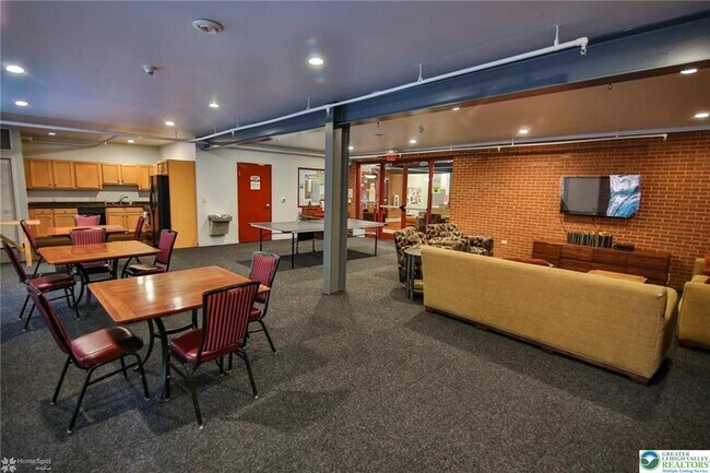 Building Photo - 11 W 2nd St