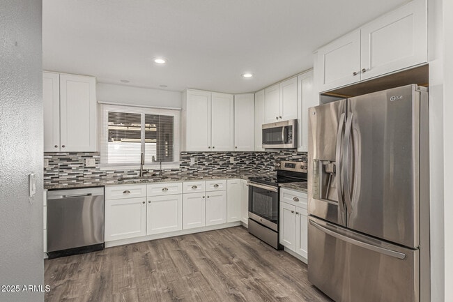 Building Photo - 7714 E Wilshire Dr