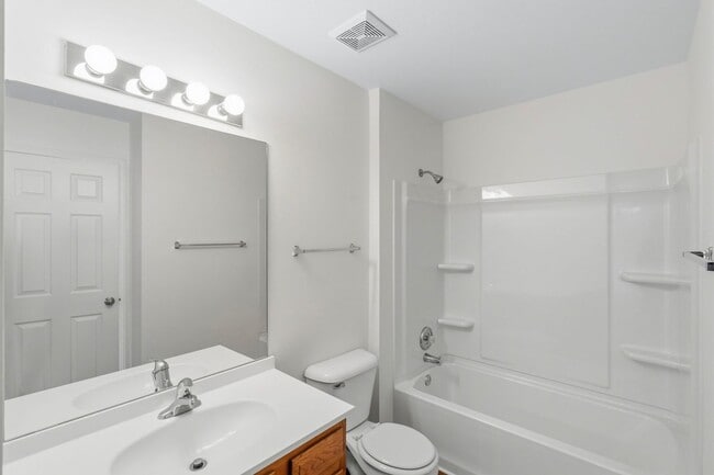 Building Photo - 5004-5006-5006 Betty Jean Way